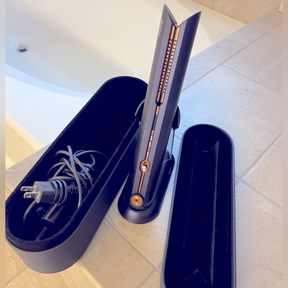 Almost brand new Dyson Corrale🙌